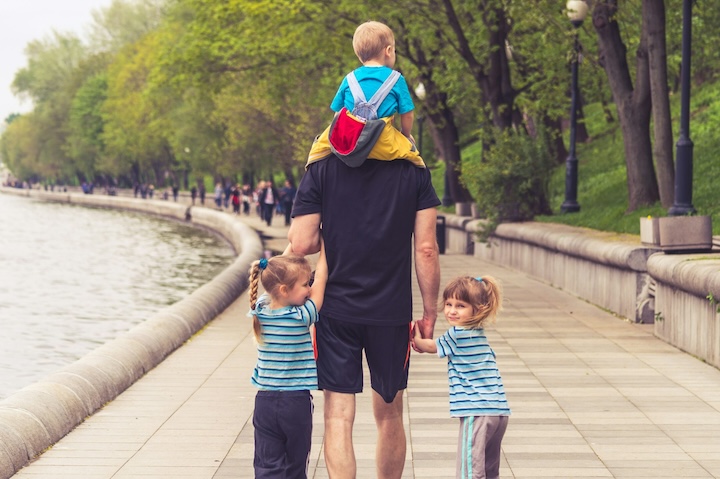 vitolda-klein-vknNquR-VcQ-unsplash Accompagnement parental créatif : une approche innovante pour un épanouissement familial harmonieux.