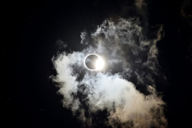 taylor-smith-fqz7uUBxPmE-unsplash ombre en psychologie jungienne profonde et refoulement inconscient à Paris